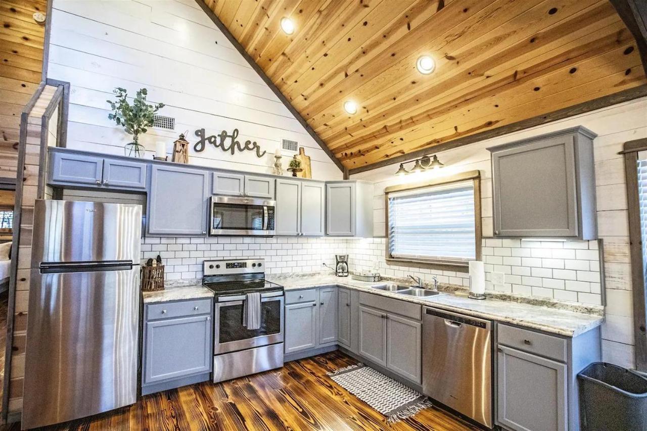 Convenient Romantic Hot Tub Bbq 3-Night Special! Broken Bow Bagian luar foto