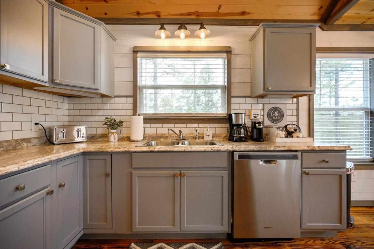 Convenient Romantic Hot Tub Bbq 3-Night Special! Broken Bow Bagian luar foto