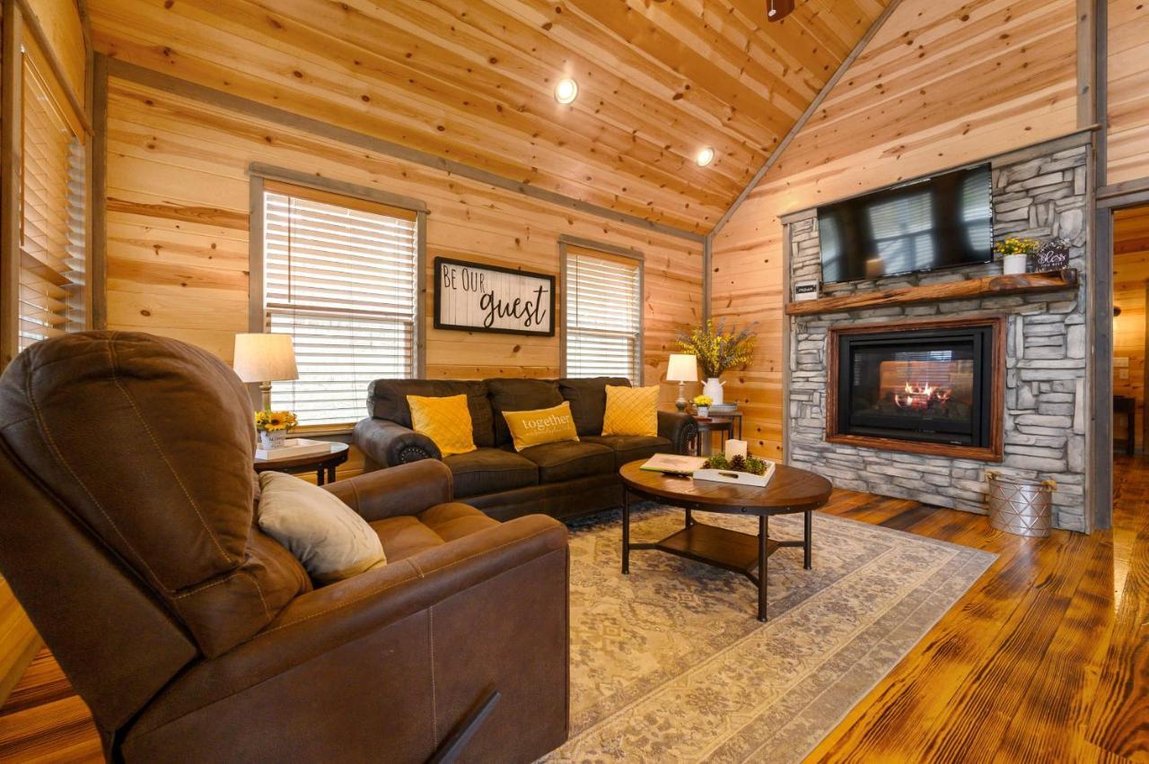 Convenient Romantic Hot Tub Bbq 3-Night Special! Broken Bow Bagian luar foto