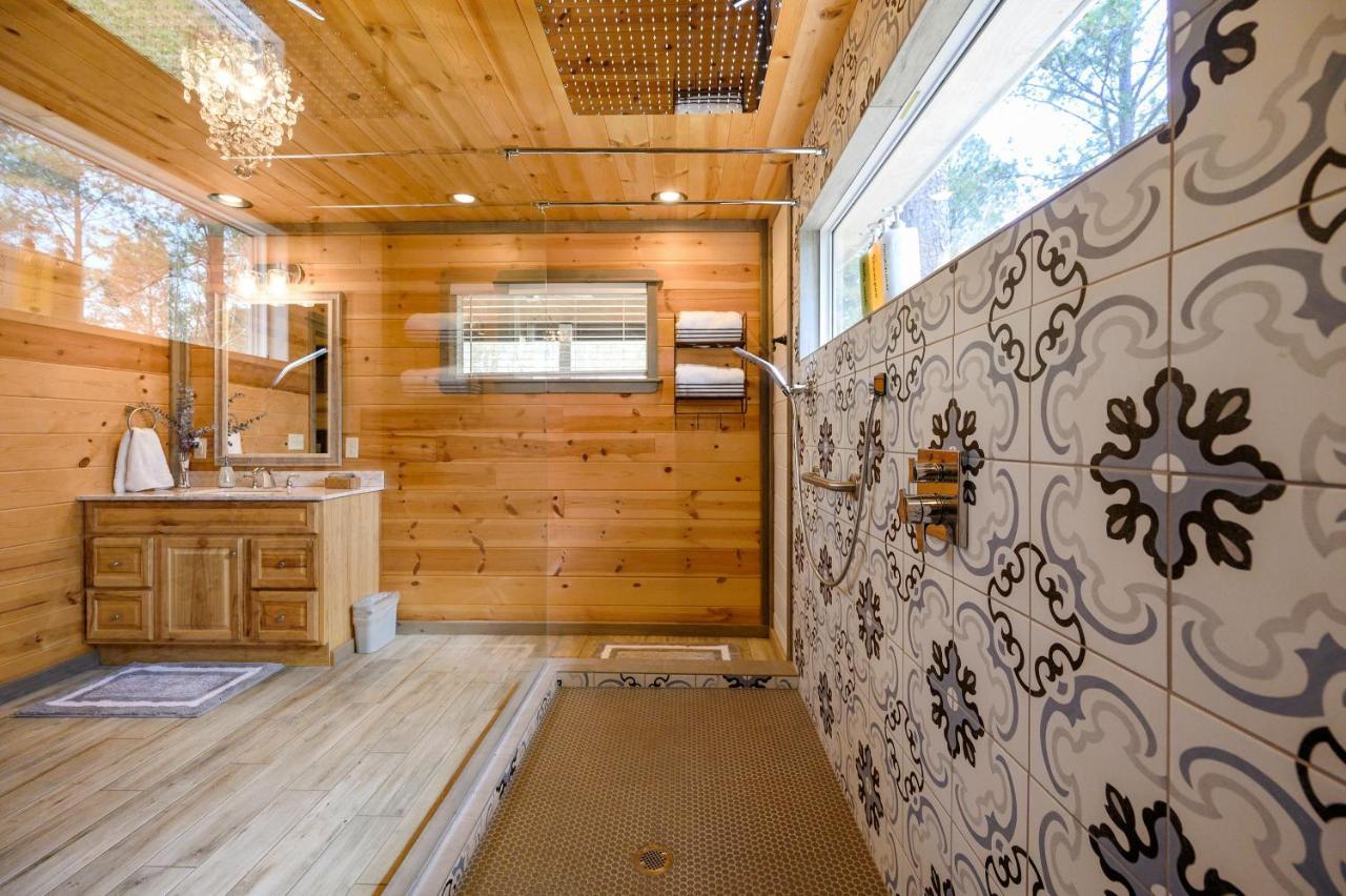 Convenient Romantic Hot Tub Bbq 3-Night Special! Broken Bow Bagian luar foto