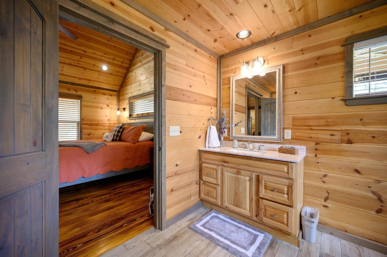 Convenient Romantic Hot Tub Bbq 3-Night Special! Broken Bow Bagian luar foto