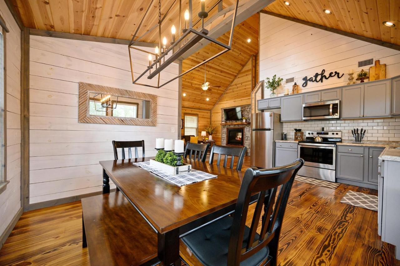 Convenient Romantic Hot Tub Bbq 3-Night Special! Broken Bow Bagian luar foto