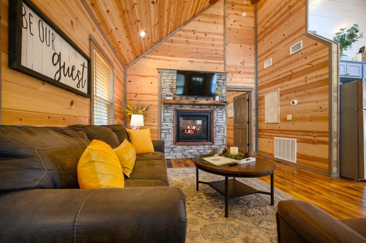 Convenient Romantic Hot Tub Bbq 3-Night Special! Broken Bow Bagian luar foto