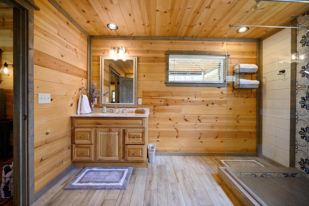 Convenient Romantic Hot Tub Bbq 3-Night Special! Broken Bow Bagian luar foto