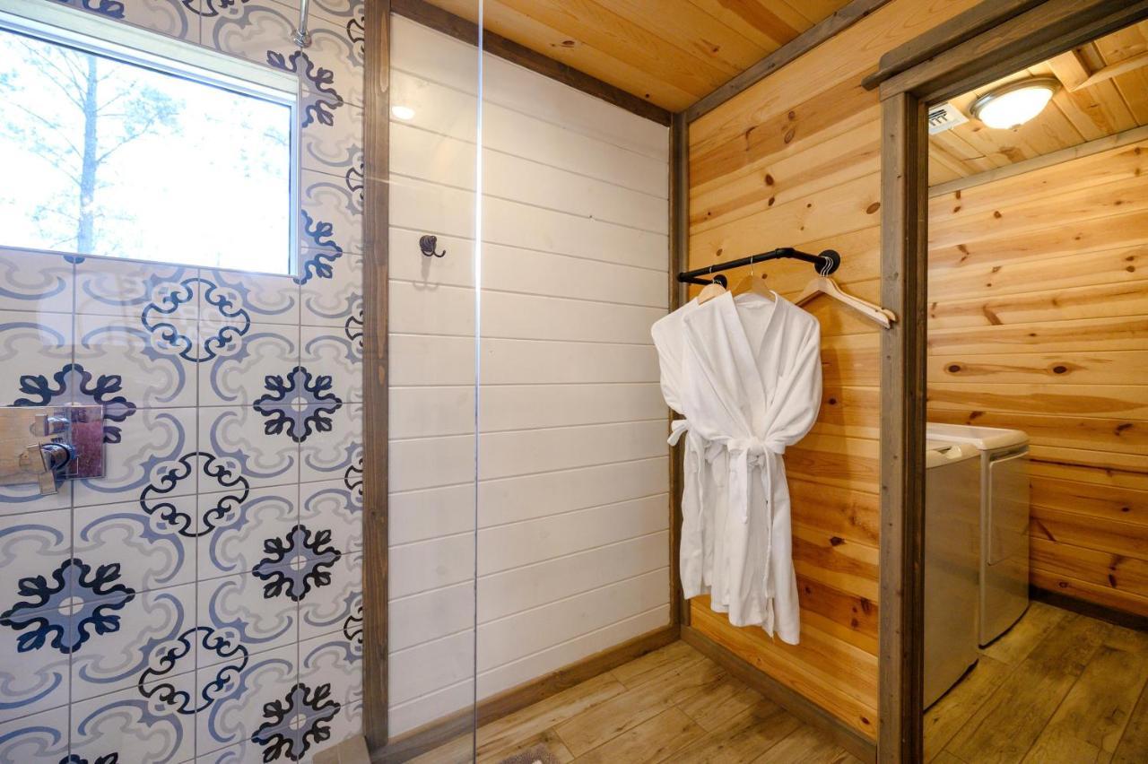 Convenient Romantic Hot Tub Bbq 3-Night Special! Broken Bow Bagian luar foto