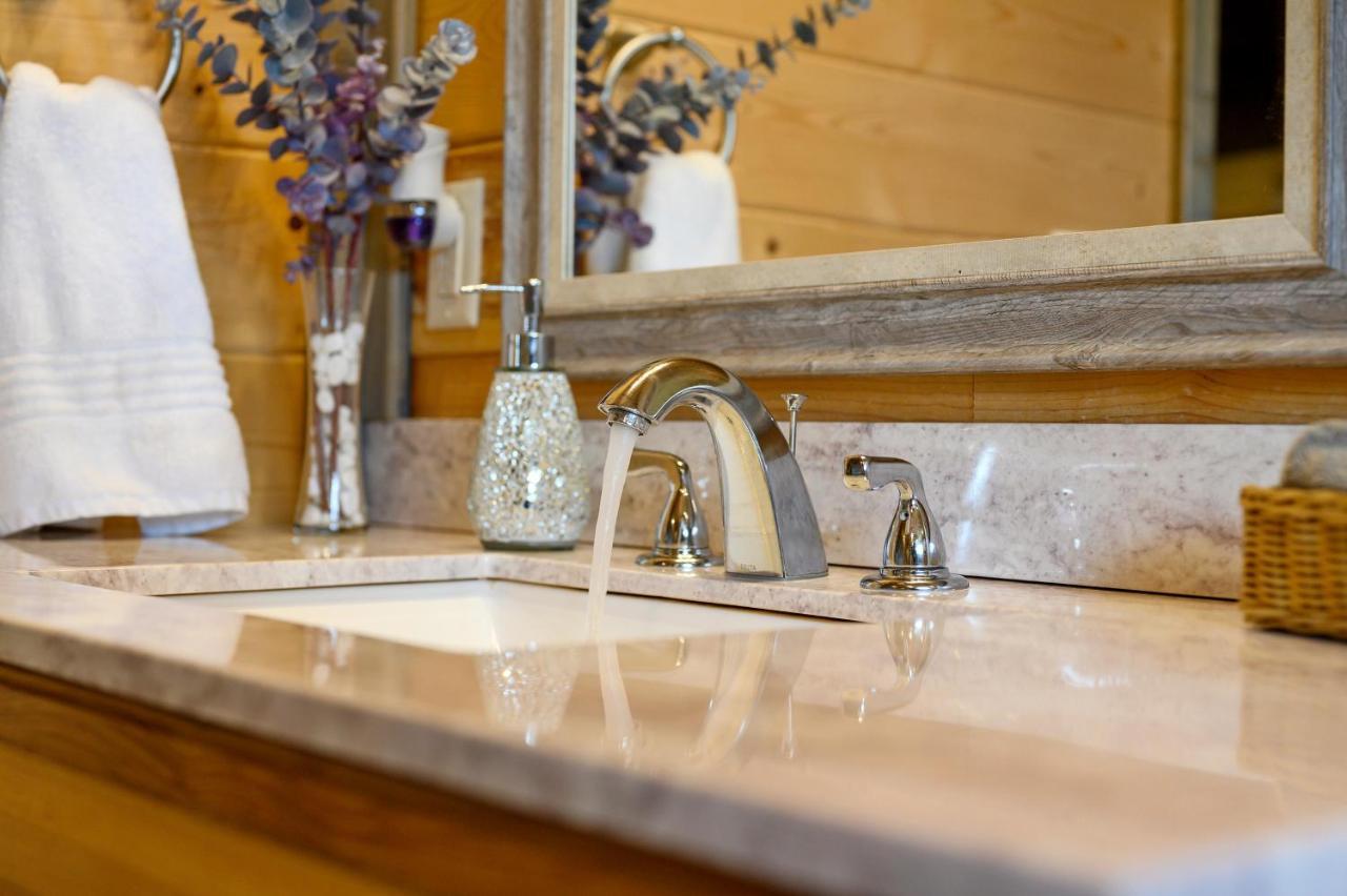 Convenient Romantic Hot Tub Bbq 3-Night Special! Broken Bow Bagian luar foto