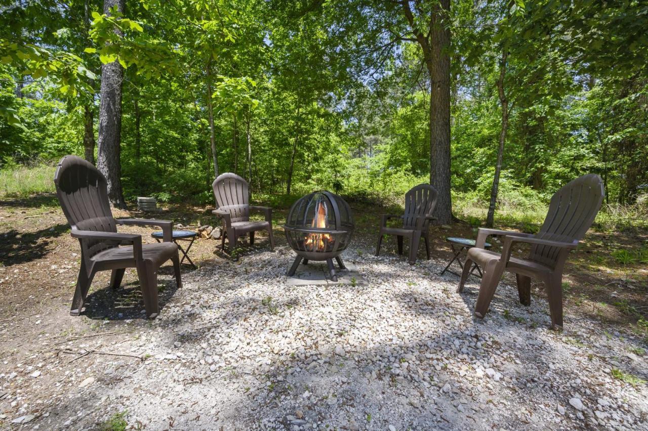 Convenient Romantic Hot Tub Bbq 3-Night Special! Broken Bow Bagian luar foto