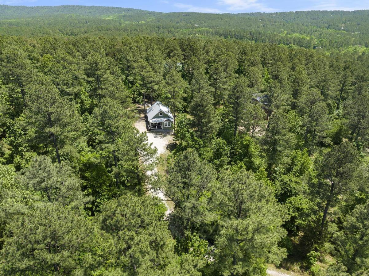 Convenient Romantic Hot Tub Bbq 3-Night Special! Broken Bow Bagian luar foto